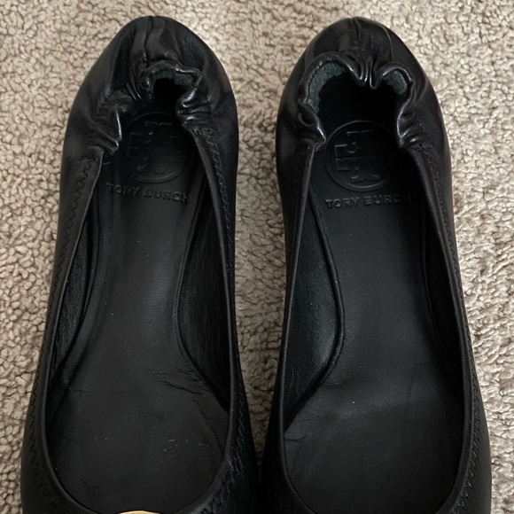 Tory Burch Reva Black / Gold Flats Size 6 - Picture 7 of 7